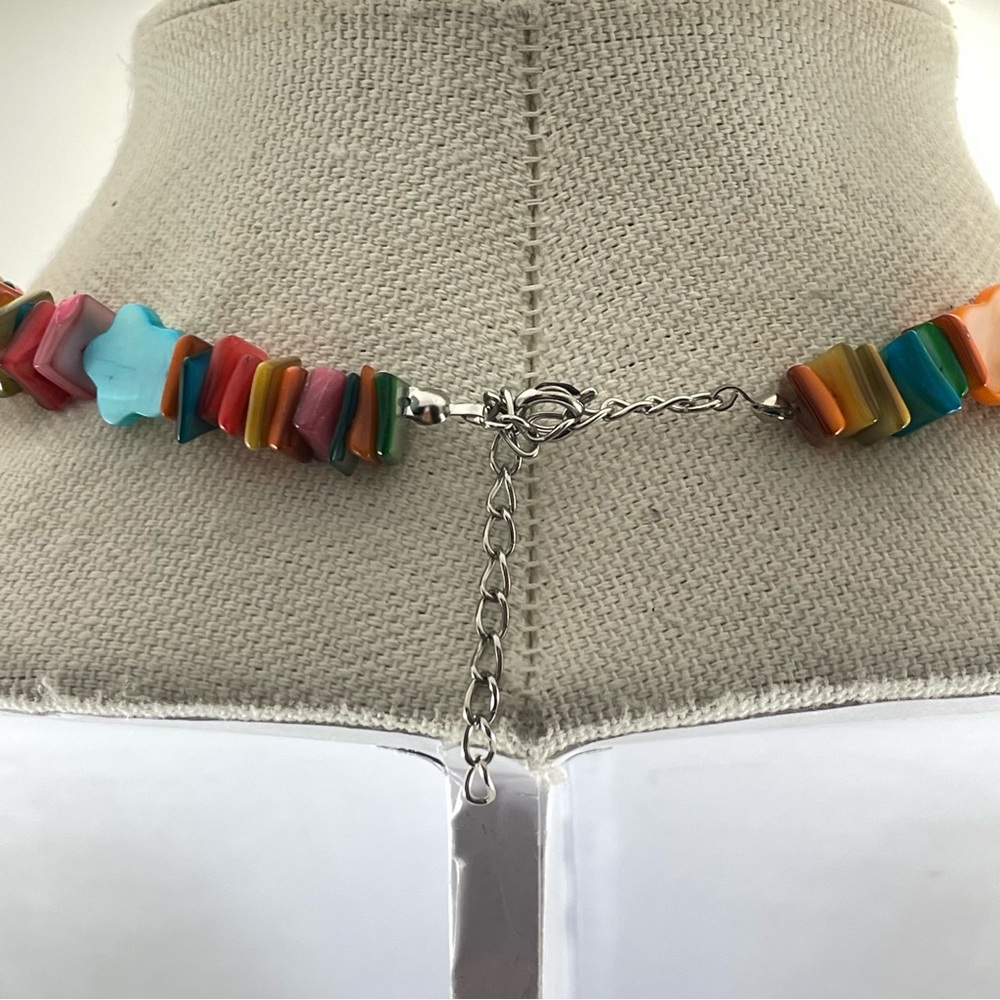 Mother of Pearl Chip Necklace Natural Chip and Stare Rainbow Colored Silver Tone - Picture 4 of 7